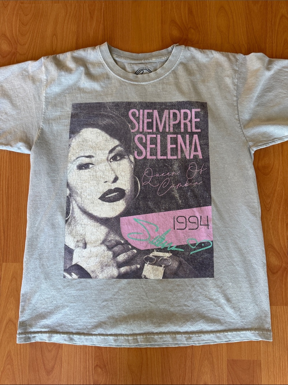 Official Selena Merch Light Grey Graphic Tee Size Medium